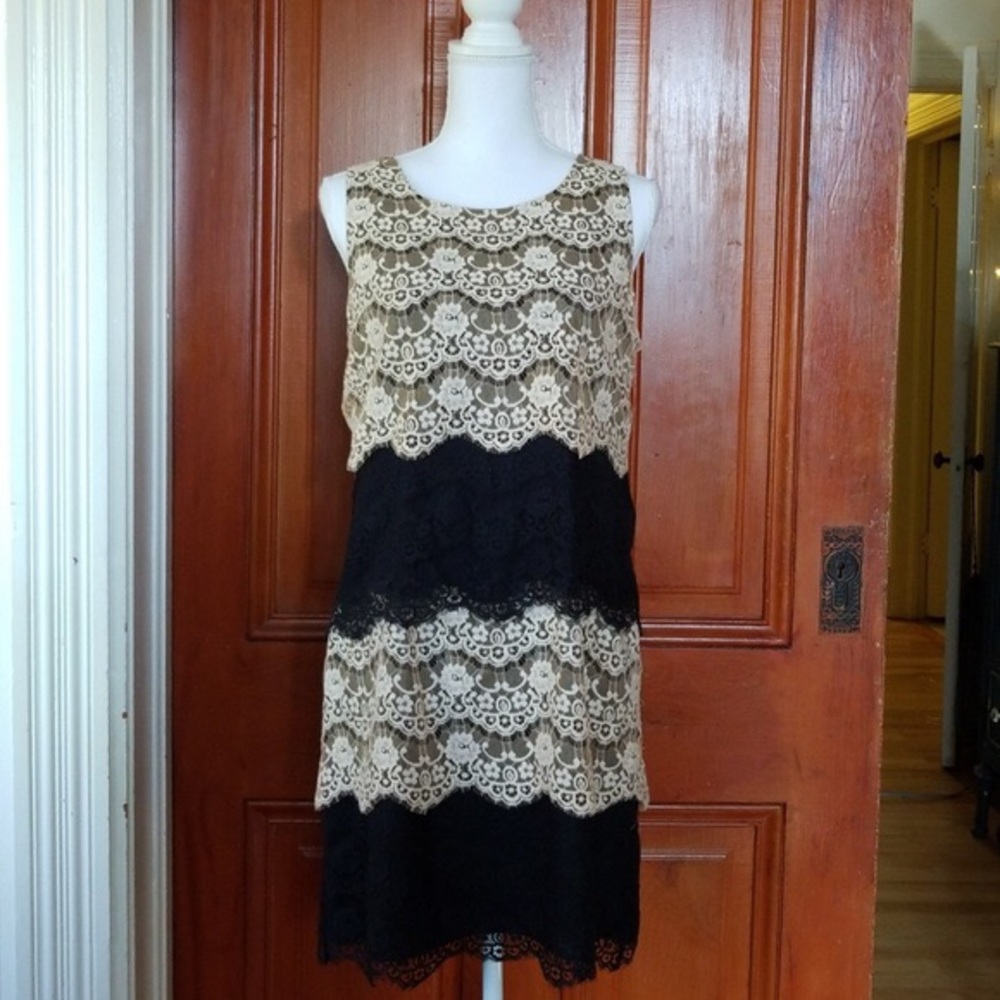 🌟 Jessica Simpson Holiday layered lace dress.